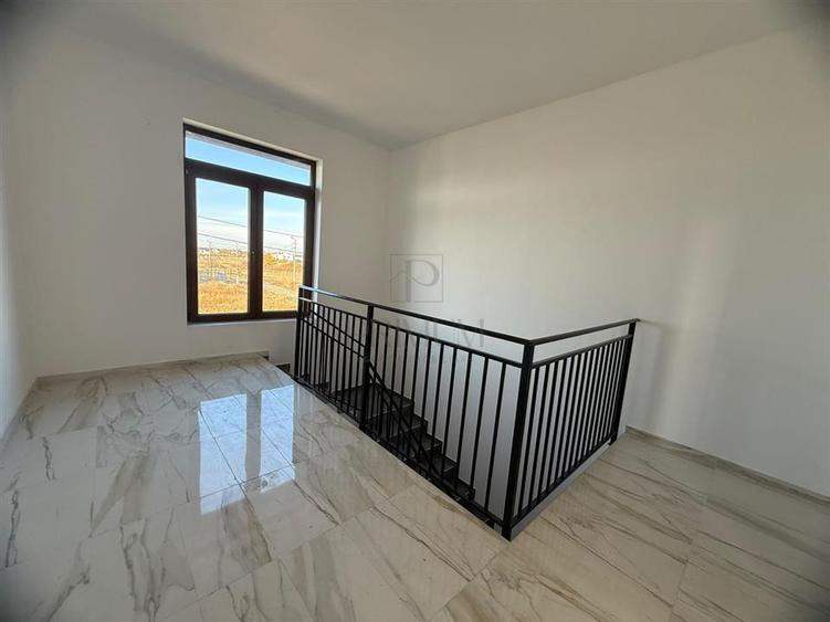 Duplex cu 5 camere cu Canalizare în Moșnița Nouă