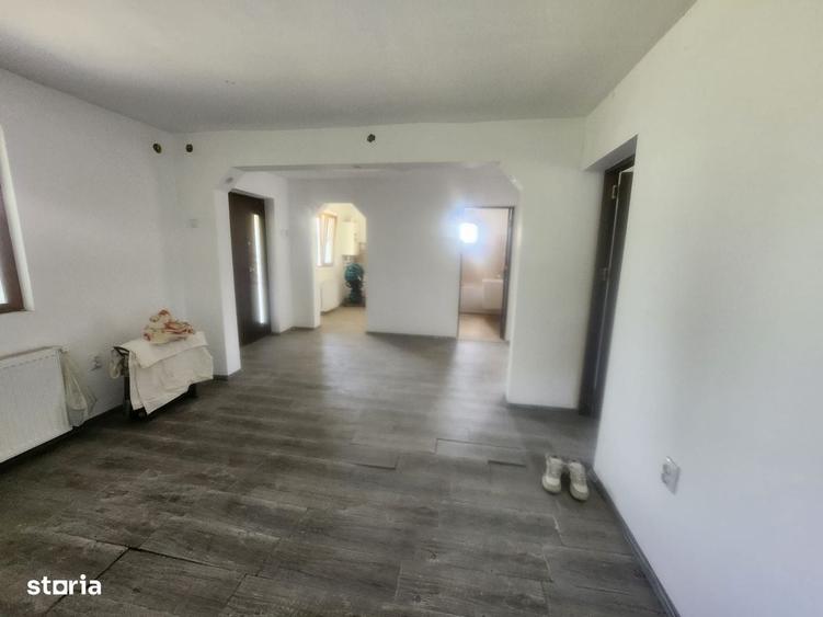 Casă cu 3 camere în Lilieci