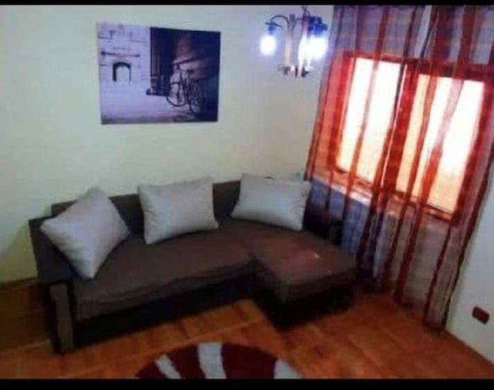 Casă cu 3 camere cu Teren 100 Mp în Trocadero
