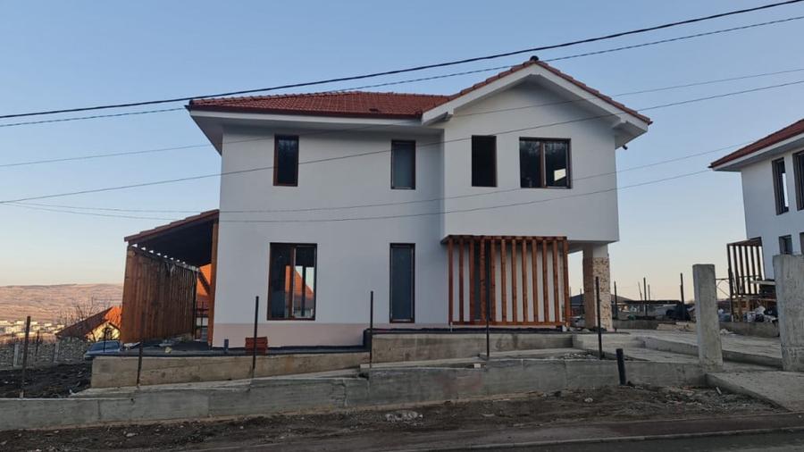 Casă cu 4 camere cu Teren 702 Mp în Chinteni