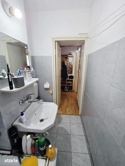 Apartament cu 3 camere nedecomandat în Malu Roșu