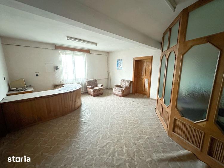 Spațiu comercial, de 2,272 mp, în Central