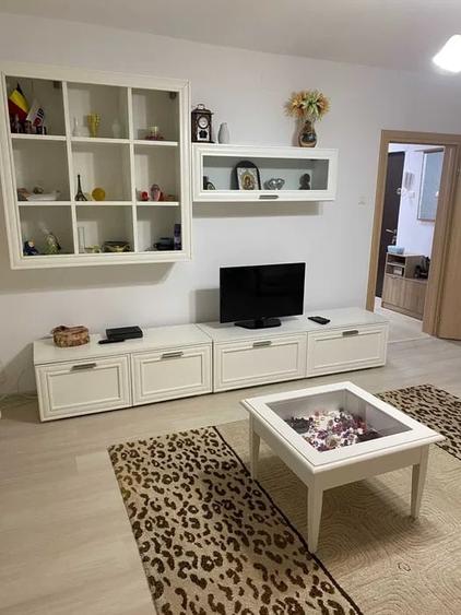 Apartament cu 3 camere decomandat, mobilat în Panduri