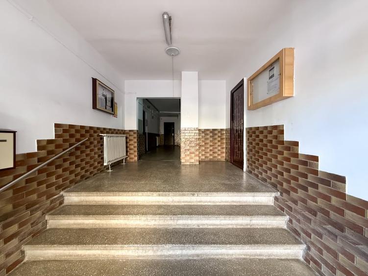 Apartament cu 3 camere decomandat, mobilat în Nerva Traian