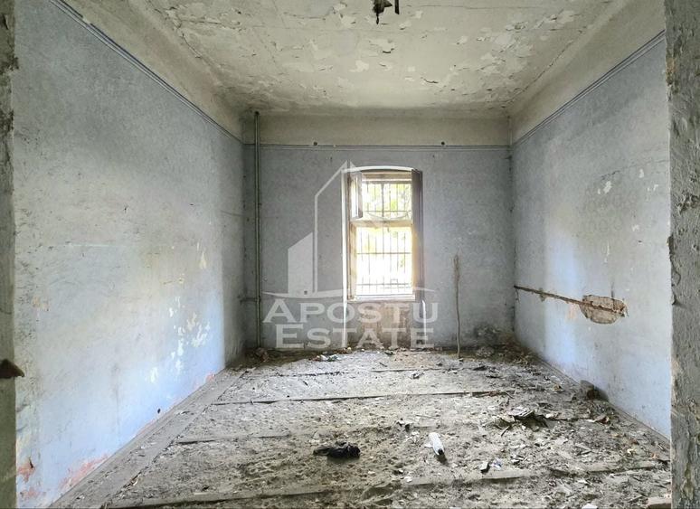 Casă individuală cu 55 camere cu Canalizare în Semicentral