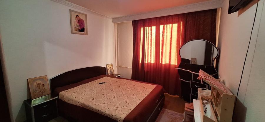 Apartament cu 4 camere semidecomandat în Dristor
