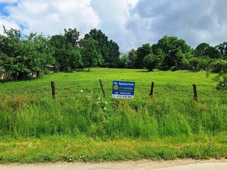 Teren Construcții intravilan de 2592 mp, în Polovragi