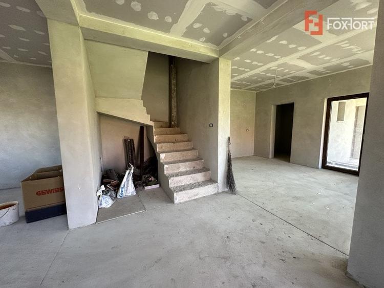Duplex cu 4 camere cu Teren 450 Mp în Dragșina