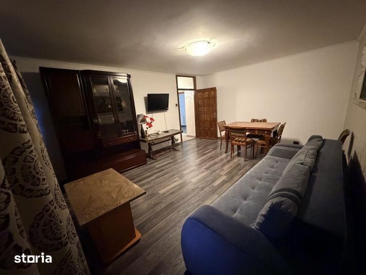 Apartament cu 4 camere decomandat în Calea București