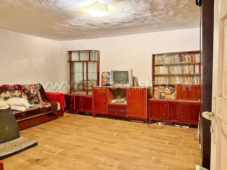 Casă cu Teren 1759 Mp în Pecineaga