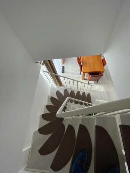 Apartament cu 3 camere decomandat în Lacul Tei