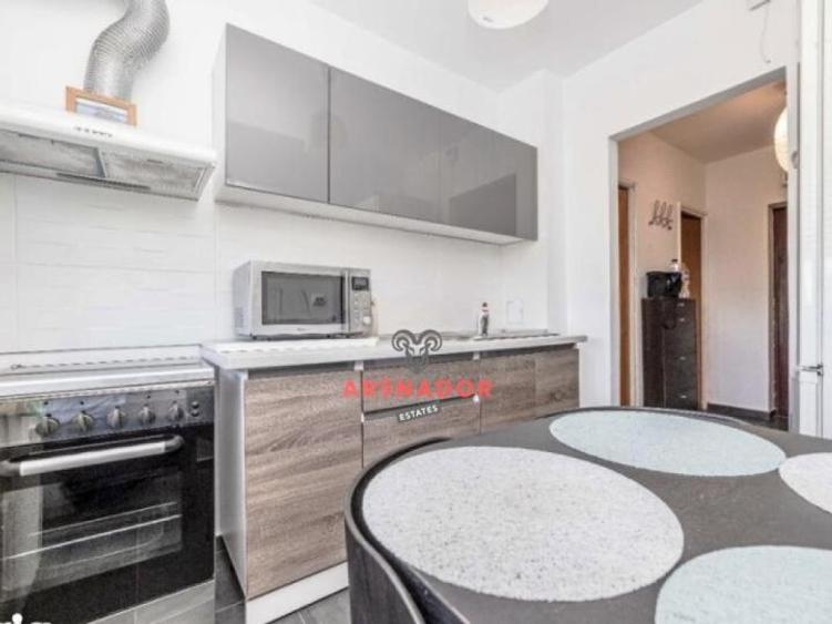 Apartament cu 3 camere, mobilat în Titan