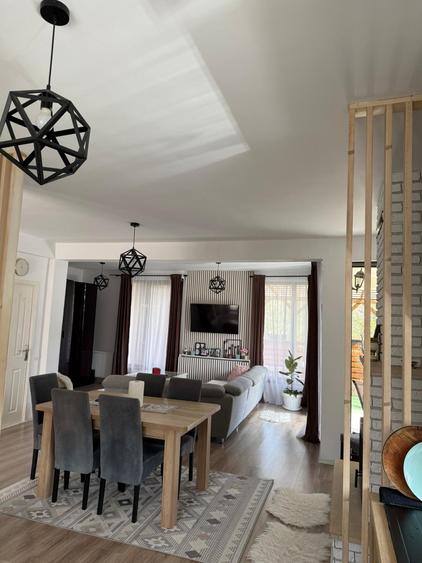 Duplex cu 4 camere cu Teren 200 Mp în Florești