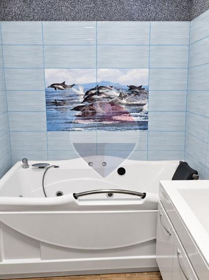 Apartament cu 3 camere decomandat în Est