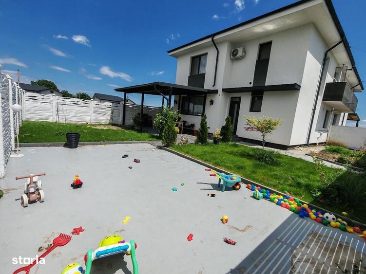 Casă cu 4 camere decomandat cu Teren 235 Mp în Brănești