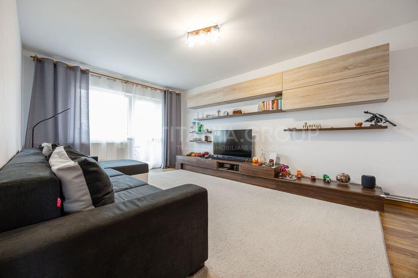 Apartament cu 4 camere decomandat, mobilat în Tractorul