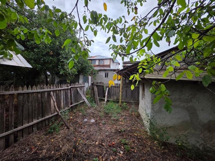 Casă individuală cu 3 camere cu Canalizare în Tăcuta