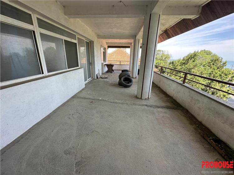 Apartament cu 5 camere decomandat în Sud