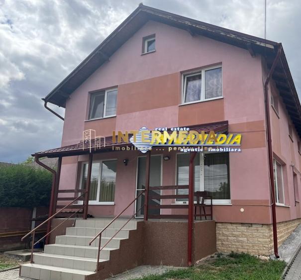 Casă individuală cu 4 camere cu Canalizare în Cetate