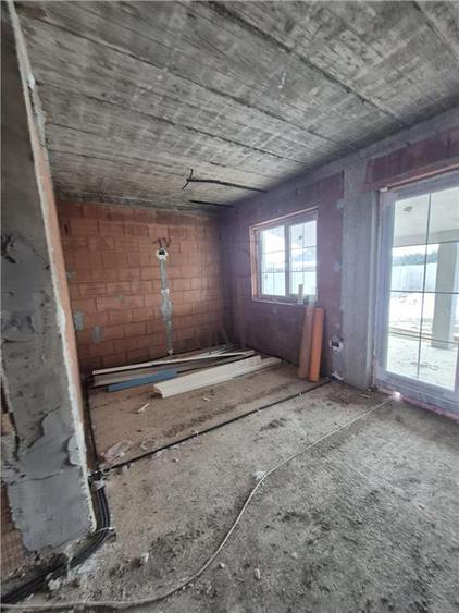 Duplex cu 4 camere cu Canalizare în Moșnița Nouă