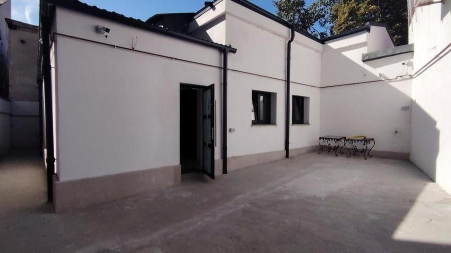 Casă cu 5 camere cu Teren 300 Mp în Unirii