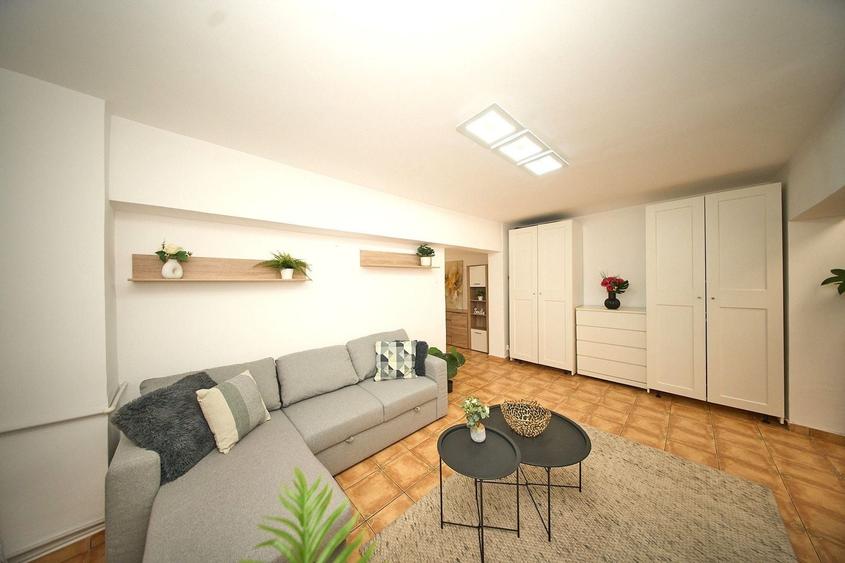 Apartament cu 3 camere semidecomandat în Dristor