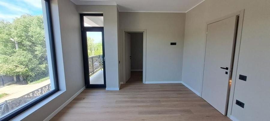 Casă cu 4 camere cu Teren 500 Mp în Vișani