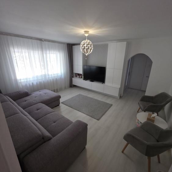 Apartament cu 2 camere semidecomandat în Exterior Vest