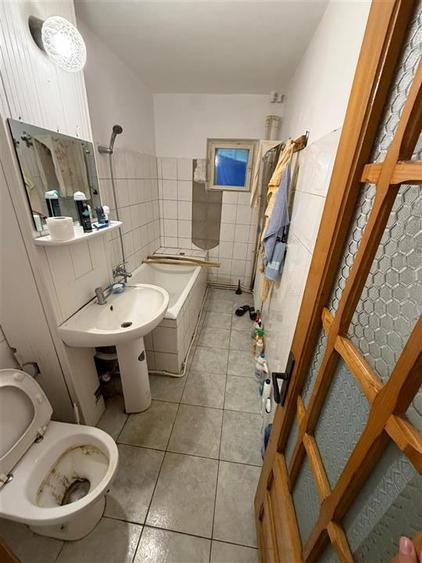 Apartament cu 4 camere decomandat în Est
