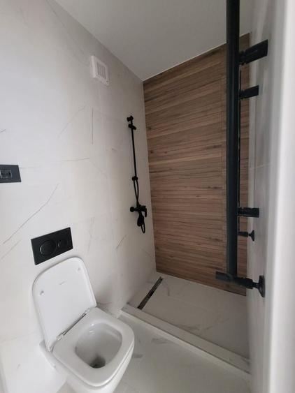 Apartament cu 5 camere semidecomandat în Theodor Pallady