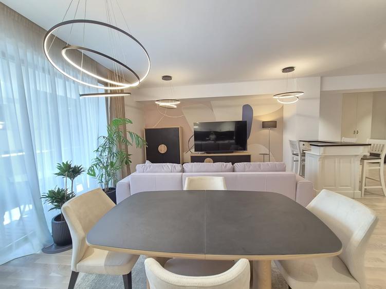 Apartament cu 4 camere decomandat în Iancu Nicolae