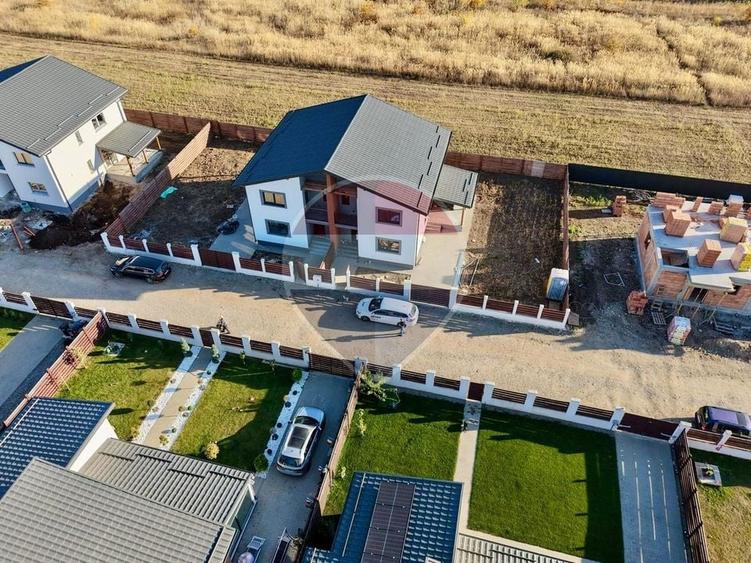 Duplex cu 4 camere cu Teren 350 Mp în Tărlungeni