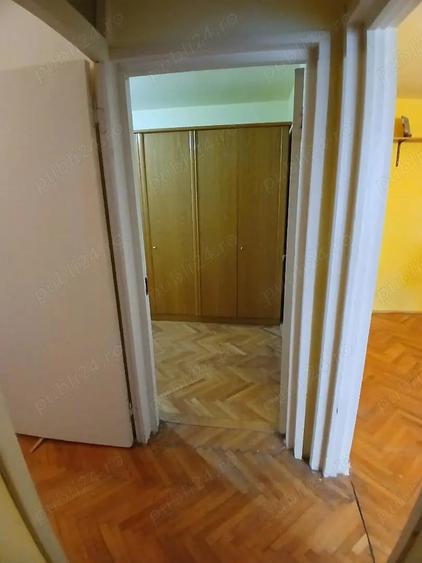 Apartament cu 3 camere decomandat, mobilat în Girocului