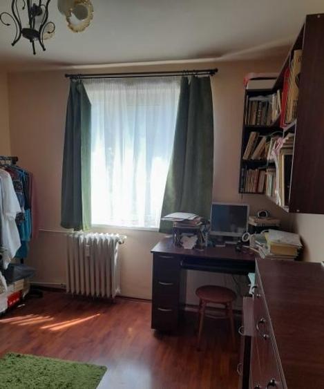 Apartament cu 3 camere decomandat în Drumul Taberei