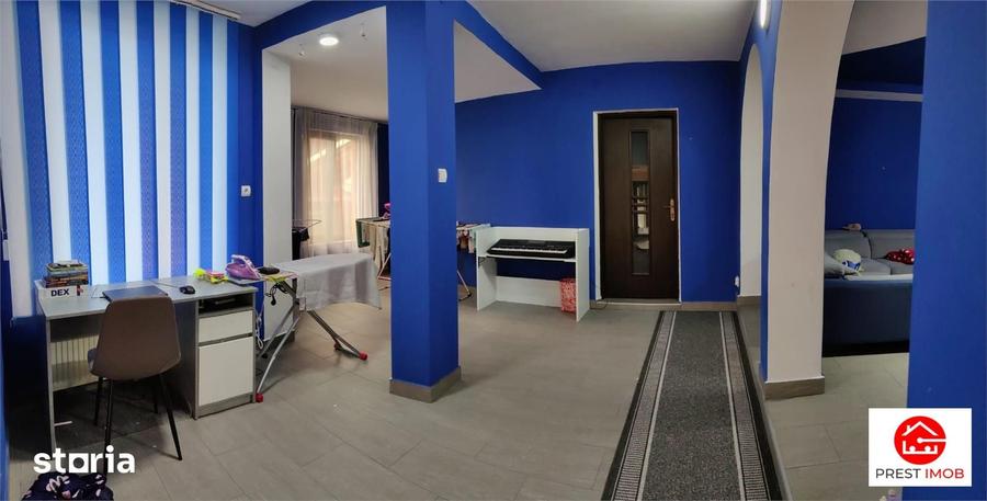 Casă cu 7 camere cu Teren 2667 Mp în Central