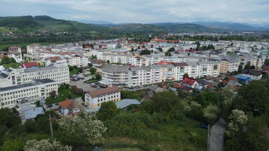 Teren Construcții intravilan de 3049 mp, în Curtea de Argeș