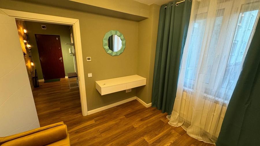 Apartament cu 3 camere decomandat, mobilat în Aradului