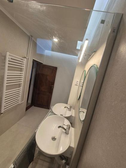 Casă individuală cu 5 camere cu Canalizare în Moșilor