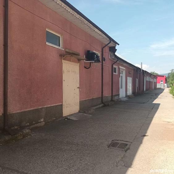 Spațiu comercial, de 1,500 mp, în Republicii