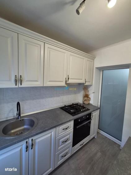 Apartament cu 3 camere semidecomandat în Milcov