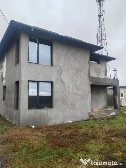 Casă cu 4 camere cu Teren 1380 Mp în Brazi