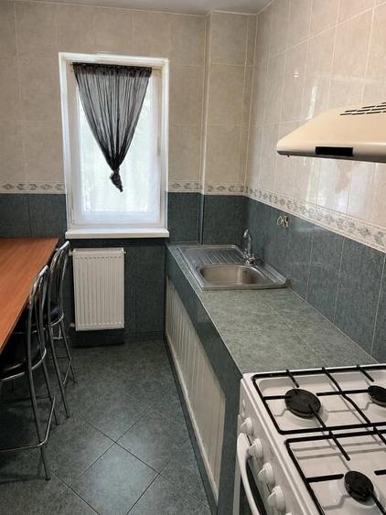 Apartament 4 camere semidecomandat, etaj 2/4, zona Rovine - 5