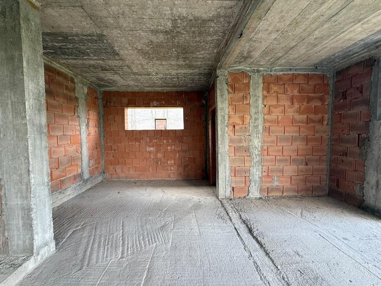 Casă individuală cu 5 camere cu Canalizare în Peciu Nou
