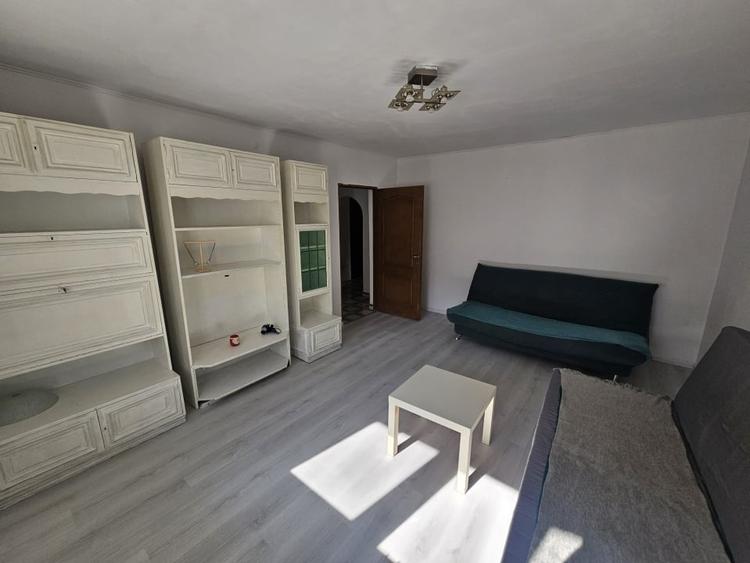 Apartament cu 3 camere decomandat, mobilat în Unirii