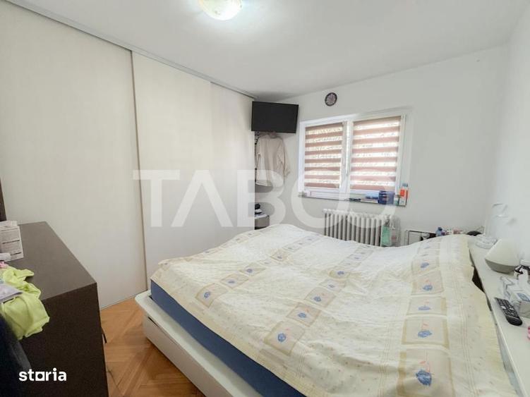 Apartament cu 4 camere decomandat, mobilat în Bulgaria