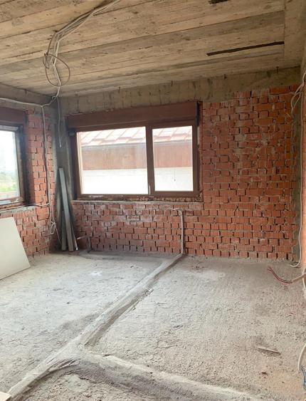Casă individuală cu 10 camere cu Piscina în Breaza