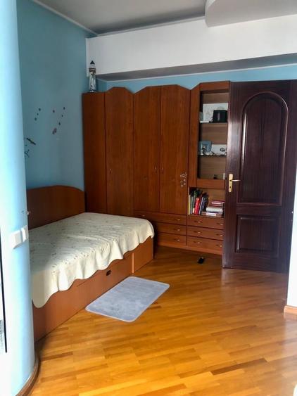 Casă cu 5 camere cu Canalizare în Vatra Luminoasă