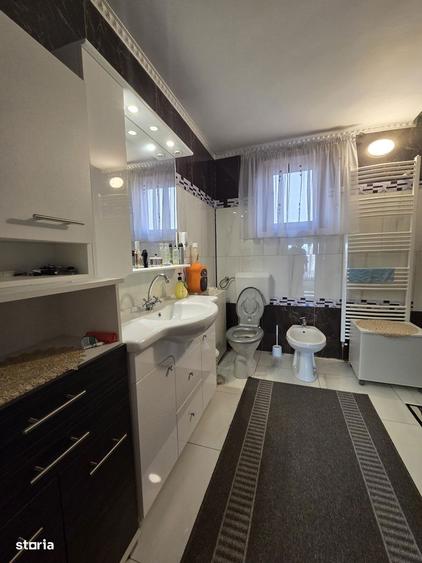Casă cu 5 camere cu Teren 443 Mp în Central
