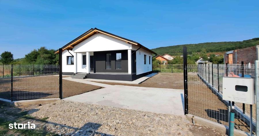 Casă cu 4 camere cu Teren 500 Mp în Central