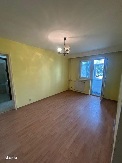 Apartament cu 4 camere semidecomandat în Sud